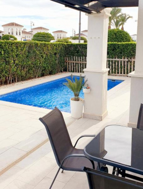 Villa mit privatem Pool, zentrumsnah